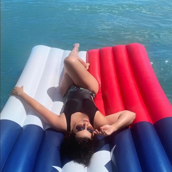 Meet your Posher, Daniela - Picture 3 of 5